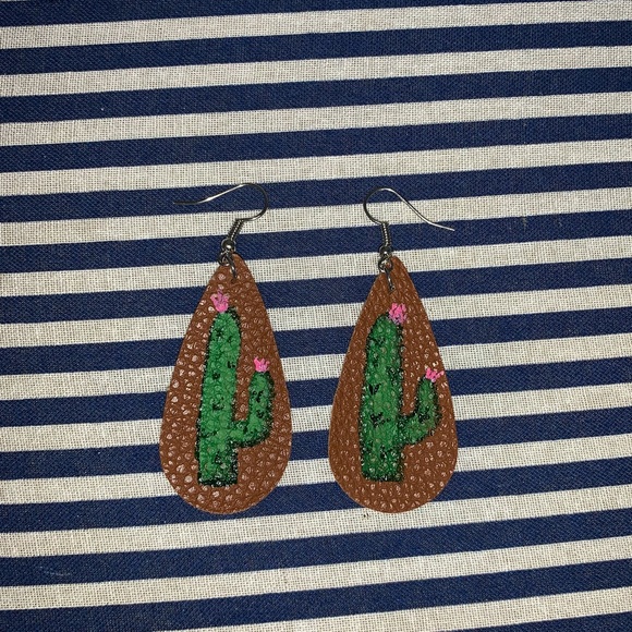Earrings - Picture 1 of 2